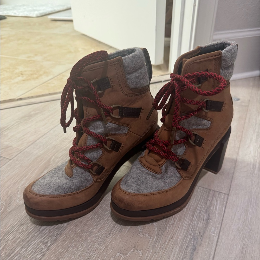 Sorel Lace Up boots